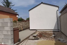 Montovaný dom na kľúč na úzkom pozemku
