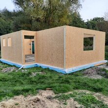 Montovaný rodinný dom moderný bungalov výstavba